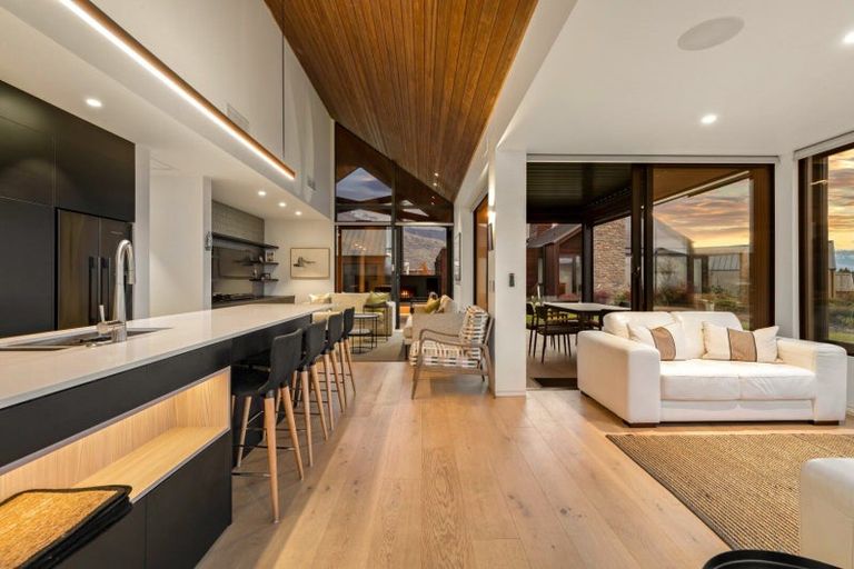 Photo of property in 2 Mccaw Mews, Wanaka, 9305