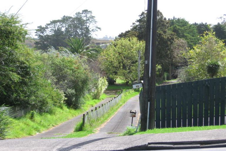 Photo of property in 13 Seymour Road, Sunnyvale, Auckland, 0612