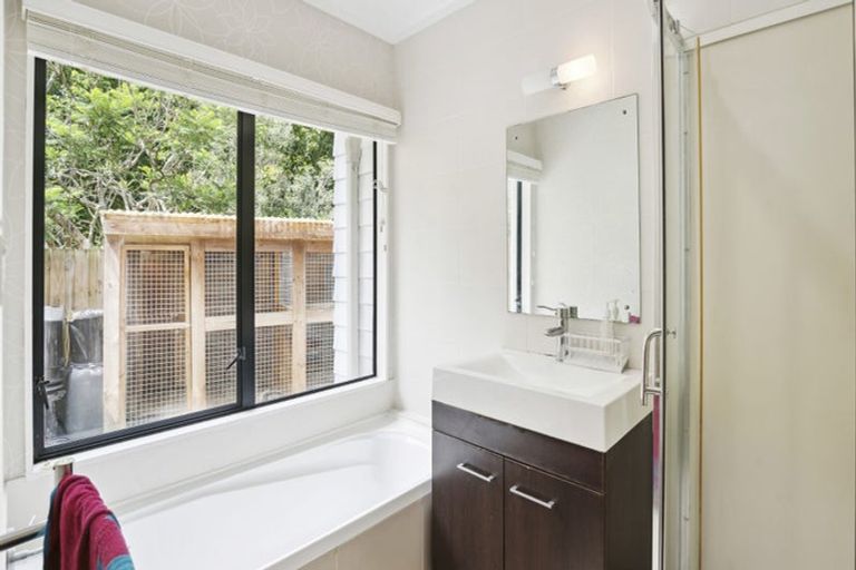 Photo of property in 2 Cowan Bay Road, Pohuehue, Warkworth, 0983