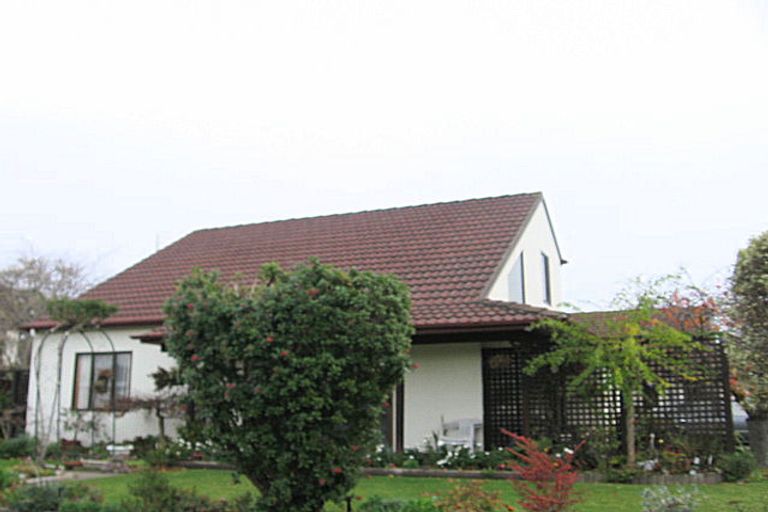 Photo of property in 2/64 Avondale Road, Taradale, Napier, 4112