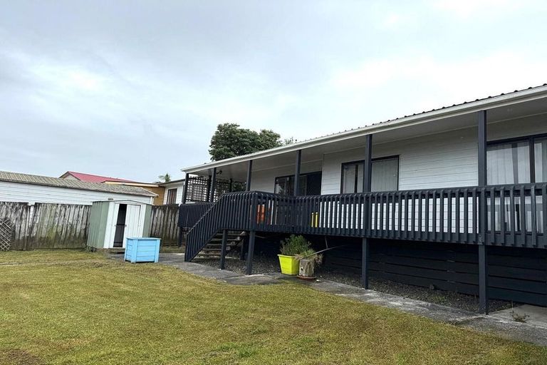 Photo of property in 32 Wai Iti Place, Clendon Park, Auckland, 2103