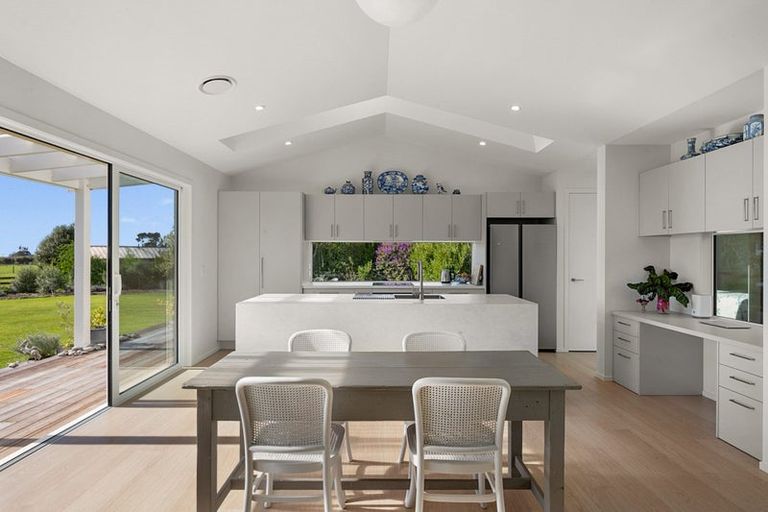 Photo of property in 130 Cross Road, Lepperton, New Plymouth, 4373