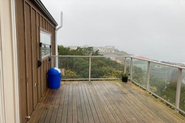 Photo of property in 6b Sunhaven Drive, Newlands, Wellington, 6037