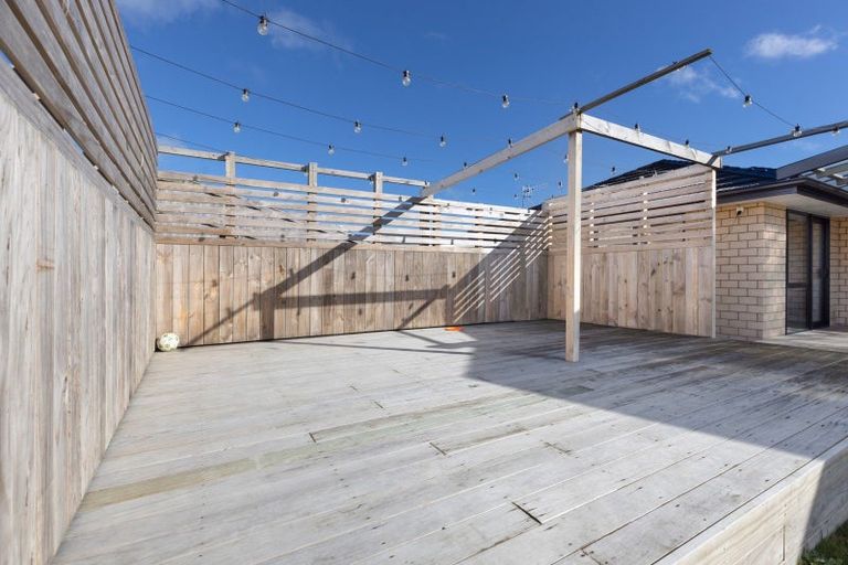Photo of property in 17 Cyprus Place, Fitzherbert, Palmerston North, 4410