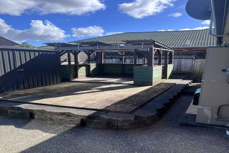Photo of property in 1 Claremont Way, East Tamaki Heights, Auckland, 2016