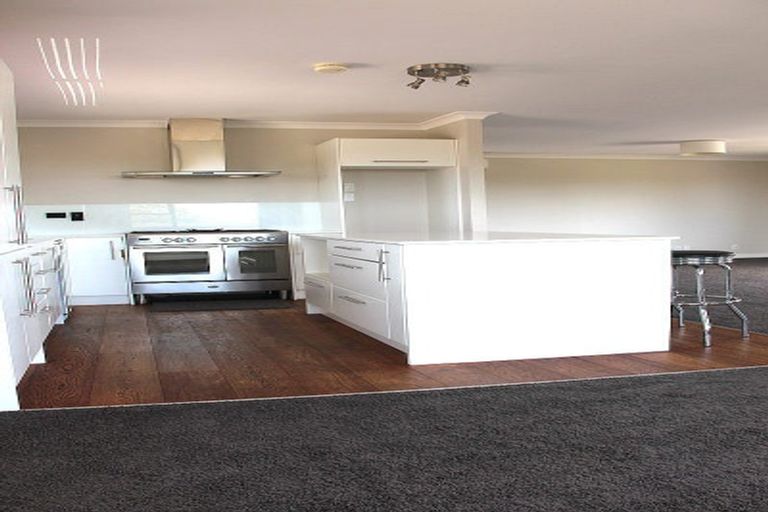 Photo of property in 32 Coronation Road, Hillcrest, Auckland, 0627