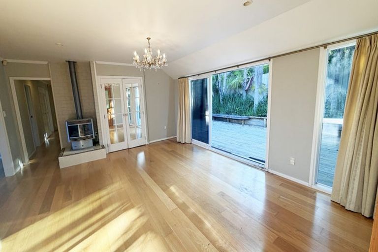 Photo of property in 50 Balmain Road, Chatswood, Auckland, 0626