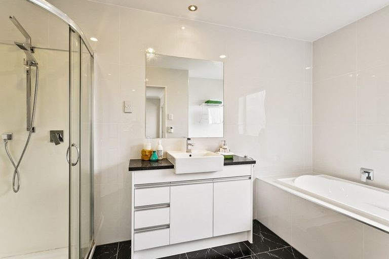 Photo of property in 311b Great North Road, Henderson, Auckland, 0612