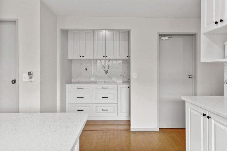 Photo of property in 19 Woodside Avenue, Northcote, Auckland, 0627