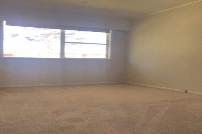 Photo of property in 4 Gill Avenue, Te Atatu Peninsula, Auckland, 0610