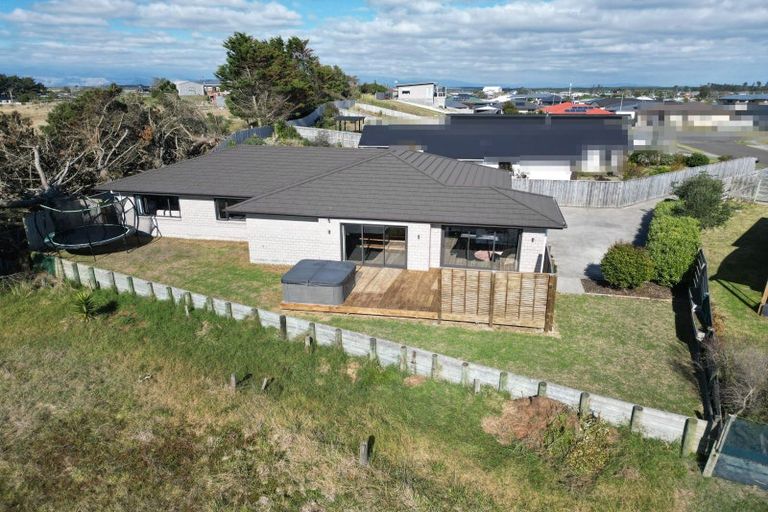 Photo of property in 13 Oxnam Place, Foxton Beach, Foxton, 4815