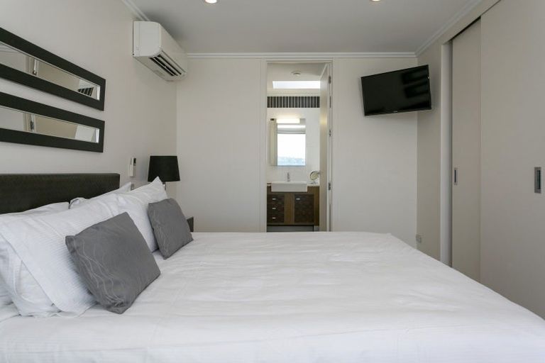 Photo of property in 225 Lake Terrace, Waipahihi, Taupo, 3330