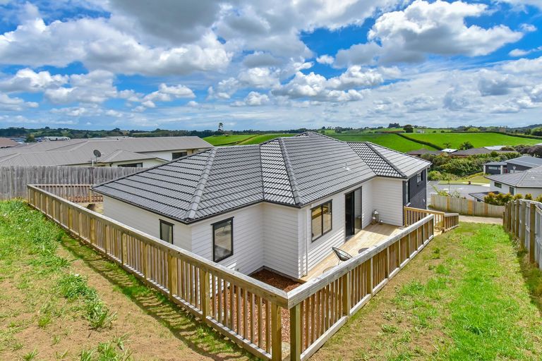 Photo of property in 135 Isabella Drive, Pukekohe, 2120