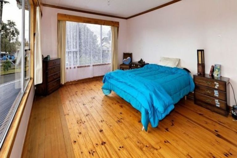 Photo of property in 46 Queen Mary Avenue, New Lynn, Auckland, 0600