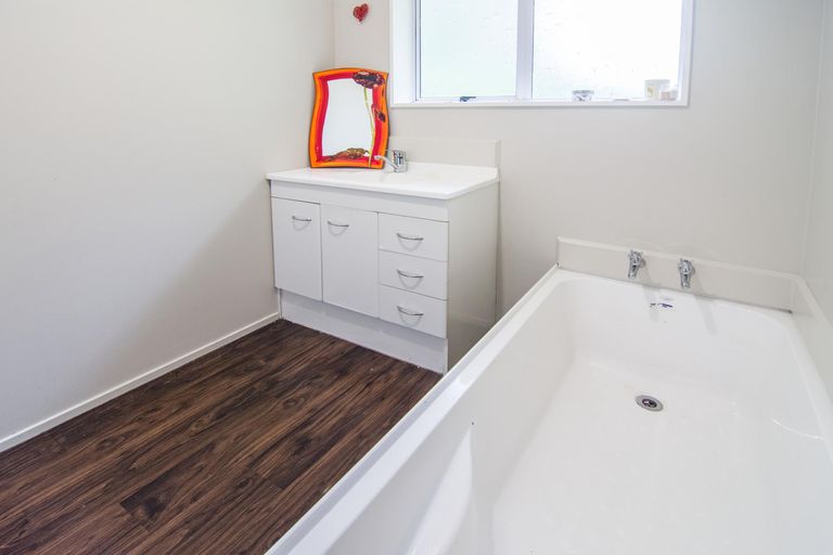 Photo of property in 476 High Street South, Carterton, 5713