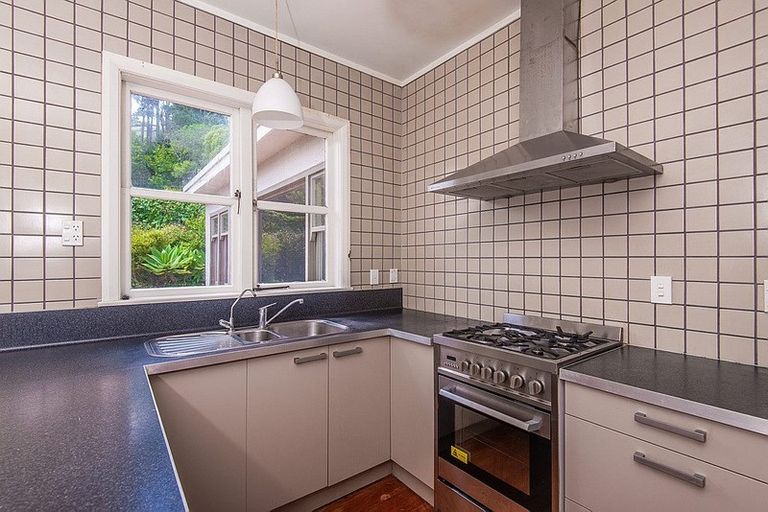 Photo of property in 27 Chesterton Street, Johnsonville, Wellington, 6037