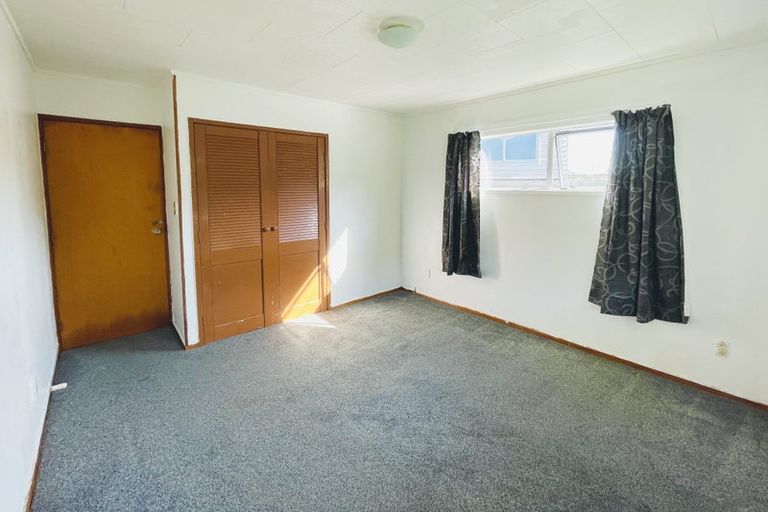 Photo of property in 72 Kaipatiki Road, Glenfield, Auckland, 0629