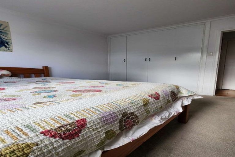 Photo of property in 2/19 Stanley Road, Glenfield, Auckland, 0629