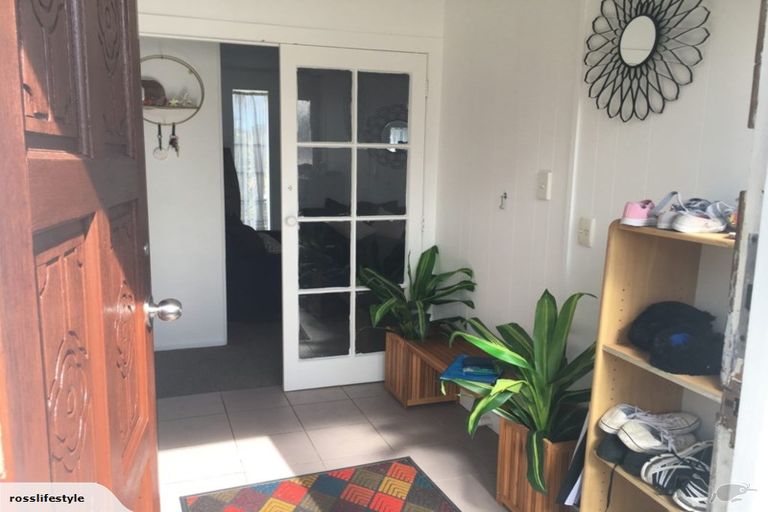 Photo of property in 3 Statesman Street, Henderson, Auckland, 0612