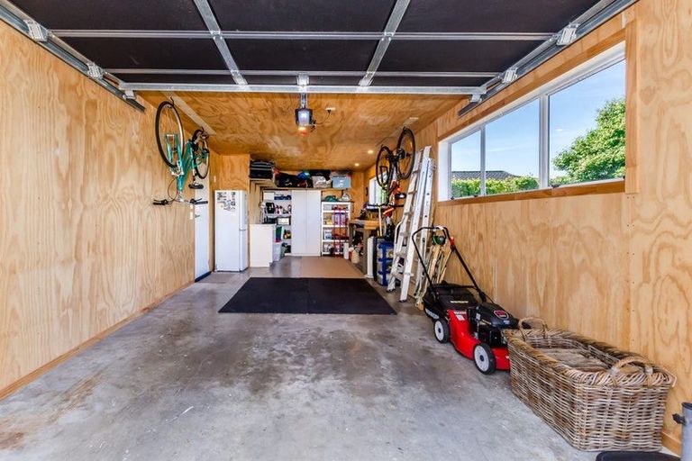 Photo of property in 44 Rewarewa Crescent, Waikanae, 5036