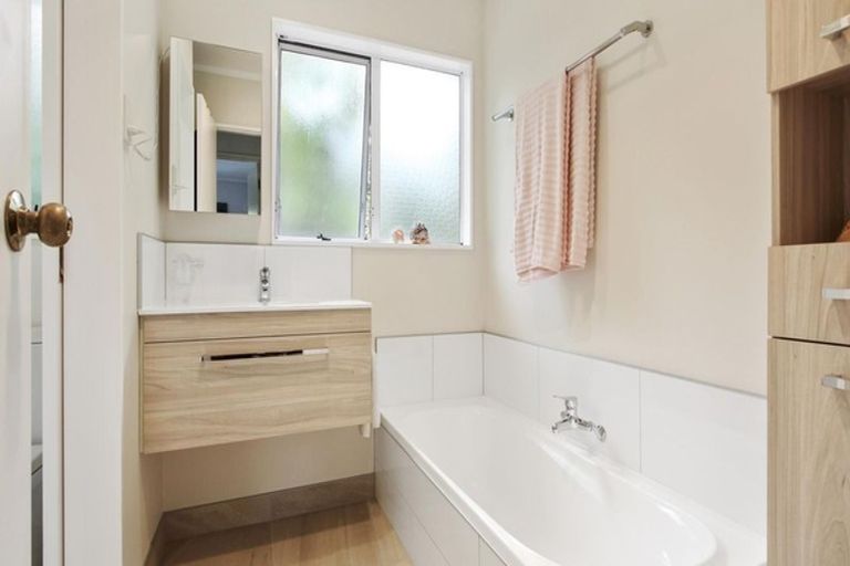 Photo of property in 29 Shetland Street, Glen Eden, Auckland, 0602