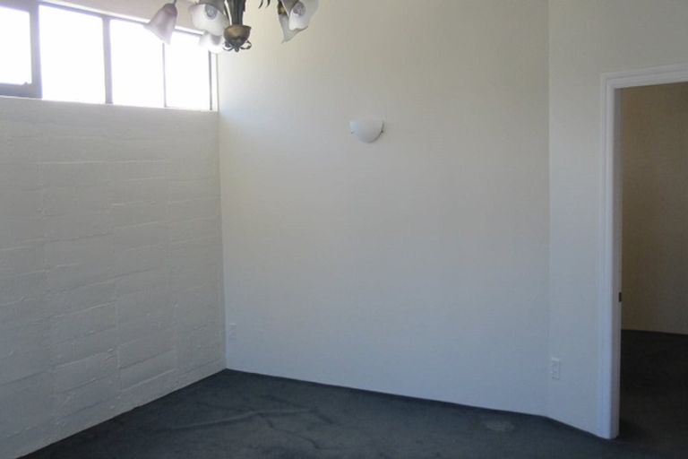 Photo of property in Endeavour Apartments, 13/125u Thorndon Quay, Pipitea, Wellington, 6011