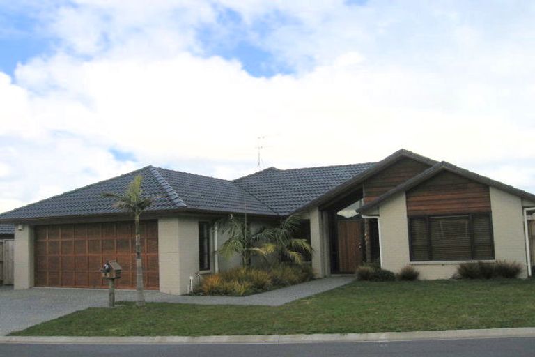 Photo of property in 6 Kalmore Place, Flat Bush, Auckland, 2016