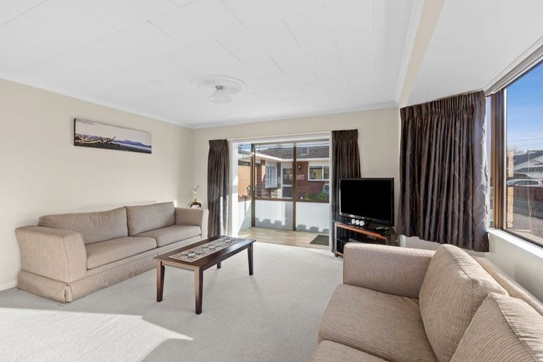 Photo of property in 1/81 Tukapa Street, Westown, New Plymouth, 4310