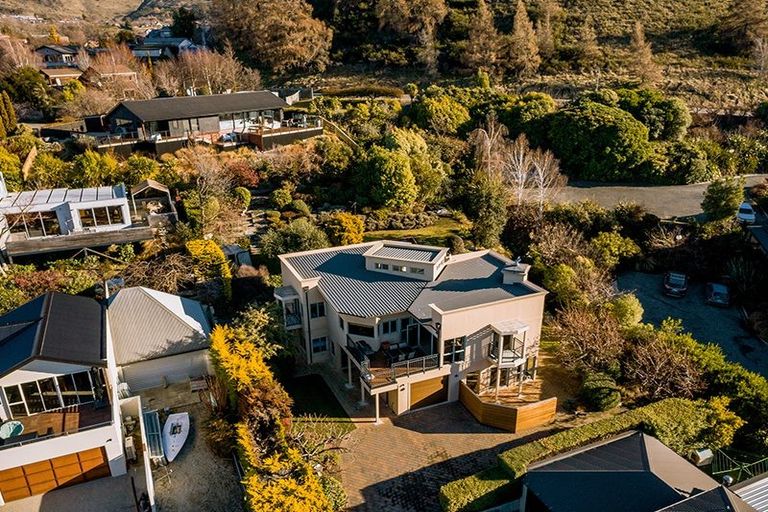 Photo of property in 15 Morrows Mead, Wanaka, 9305