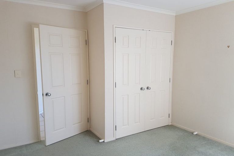 Photo of property in 6 Nier Place, East Tamaki Heights, Auckland, 2016