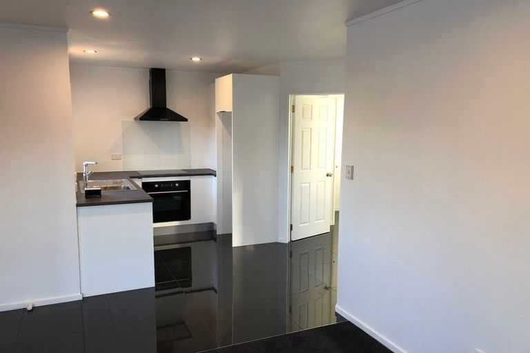 Photo of property in 1 Ryden Place, Glen Eden, Auckland, 0602