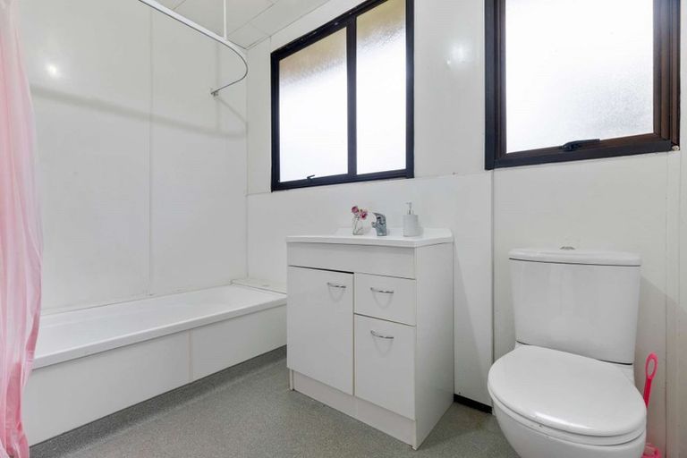 Photo of property in 16 Sarajevo Place, Massey, Auckland, 0614