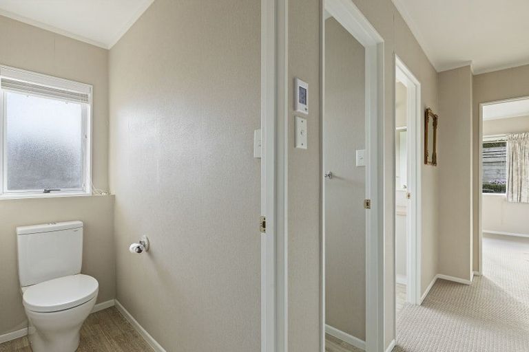 Photo of property in 4/3 Sandel Rise, Merrilands, New Plymouth, 4312