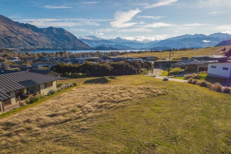 Photo of property in 7 Karearea Rise, Wanaka, 9305