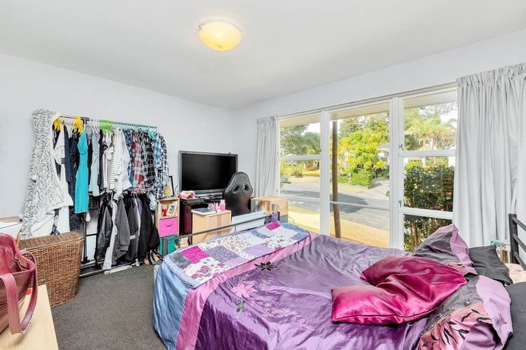 Photo of property in 50 Tamahere Drive, Glenfield, Auckland, 0629