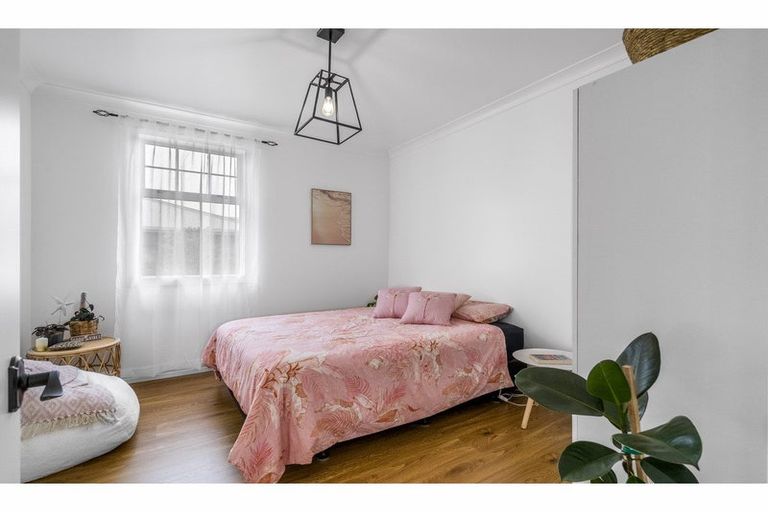 Photo of property in 28 Ocean Beach Road, Bluff, 9814