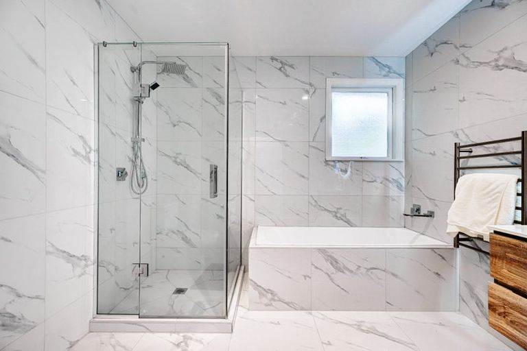 Photo of property in 51 Fitzwater Place, Henderson, Auckland, 0612