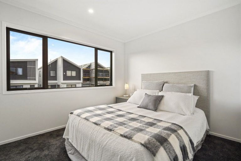 Photo of property in 33 Bristol Freighter Road, Hobsonville, 0616