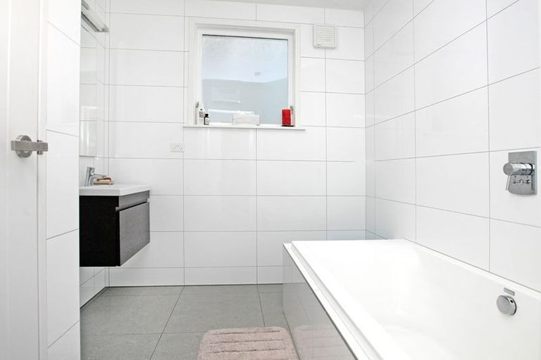 Photo of property in 150 The Esplanade, Houghton Bay, Wellington, 6023