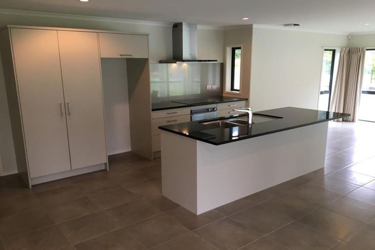 Photo of property in 33 Crabb Fields Lane, Riverhead, 0820