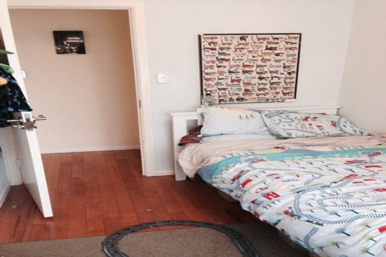 Photo of property in 2/26 Coroglen Avenue, Birkenhead, Auckland, 0626