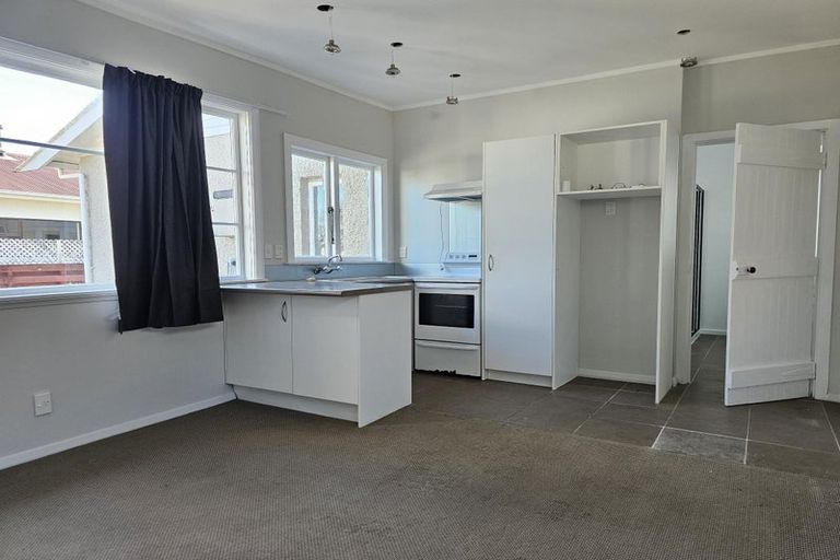 Photo of property in 18 Saint Ronans Avenue, Waterloo, Lower Hutt, 5011