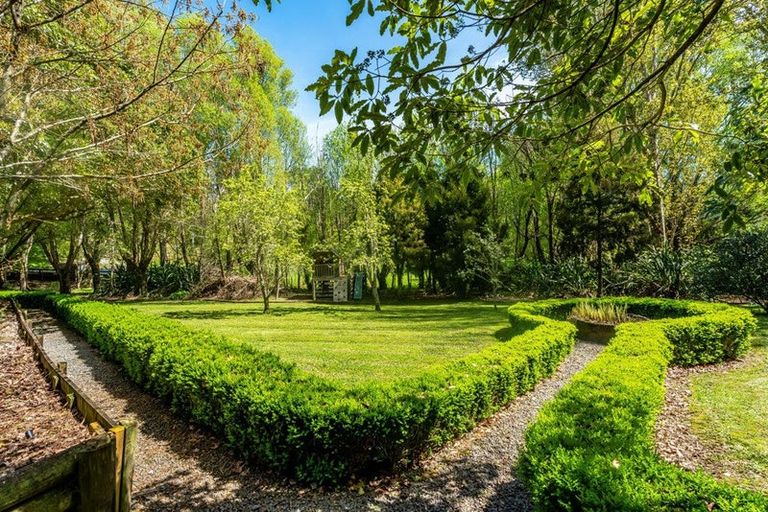 Photo of property in 52 Katherine Mansfield Drive, Whitemans Valley, Upper Hutt, 5371