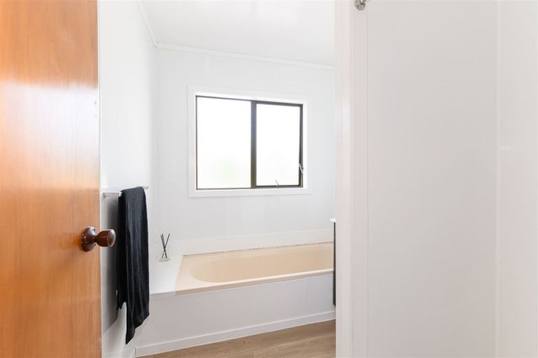 Photo of property in 2/38 Leo Street, Glen Eden, Auckland, 0602