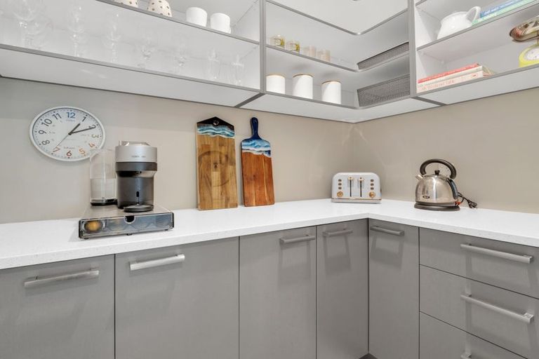 Photo of property in 14 Aporo Drive, Kumeu, 0810