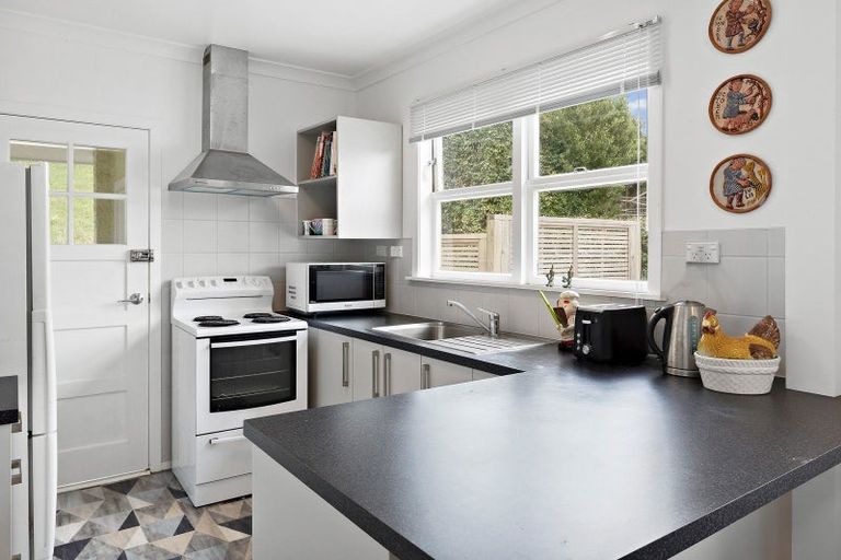 Photo of property in 36 Miles Crescent, Newlands, Wellington, 6037