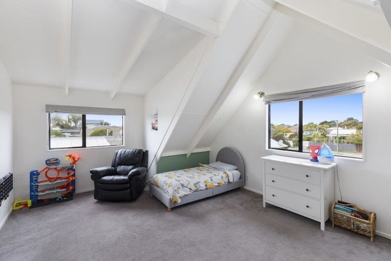 Photo of property in 64 Effingham Street, North New Brighton, Christchurch, 8083