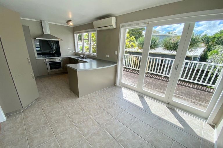 Photo of property in 13 Graham Avenue, Te Atatu Peninsula, Auckland, 0610