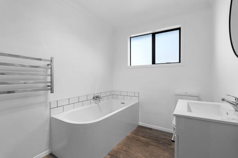 Photo of property in 4 Iredale Road, Hawera, 4610