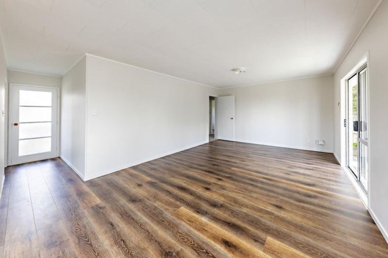 Photo of property in 3 Bundena Place, Clendon Park, Auckland, 2103